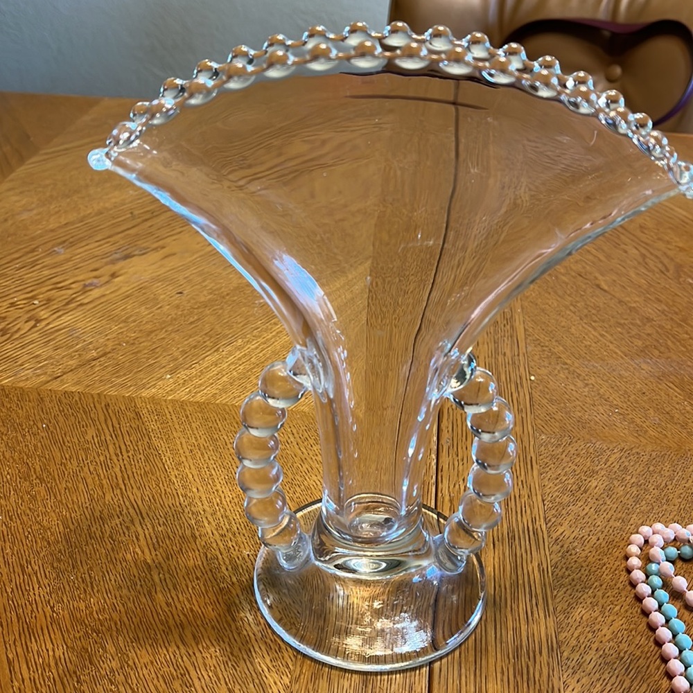 🎉 Host Pick 🎉 Antique Glass Vase - Picture 3 of 4